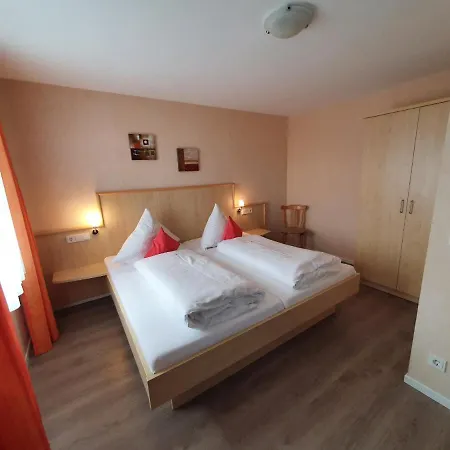 Gaestehaus Ermen 캄프린트포르트